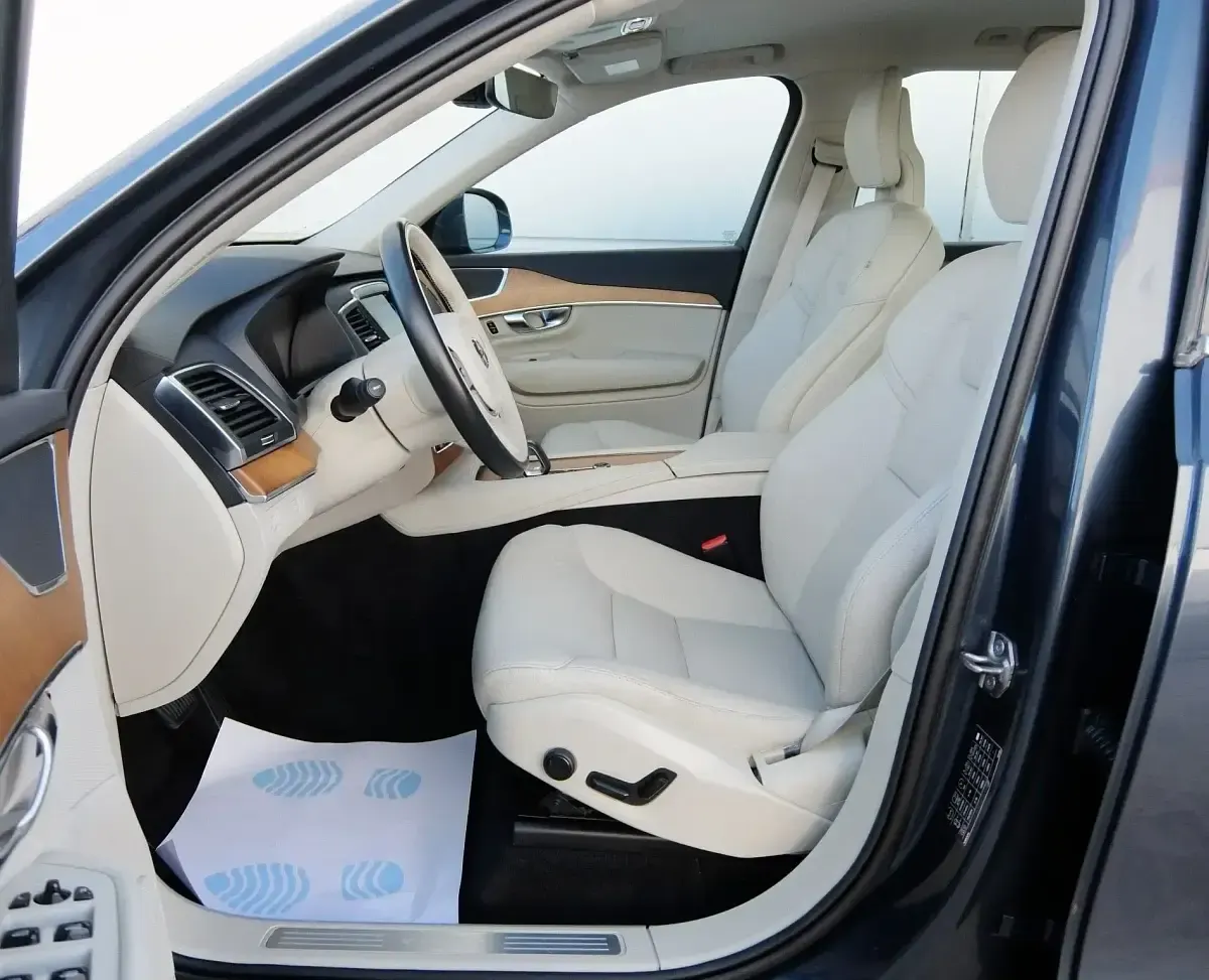 Usado Volvo XC90 Momentum 235 CV (172 kW) 2022 Azul SUV