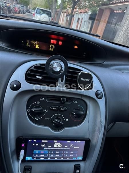 Usado Citroën Xsara Picasso Exclusive 92 CV (67 kW) 2010 Gris / plata Monovolumen