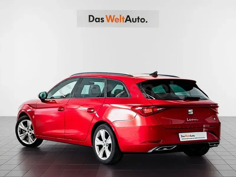 Usado Seat Leon FR 150 CV (110 kW) 2022 Rojo Familiar