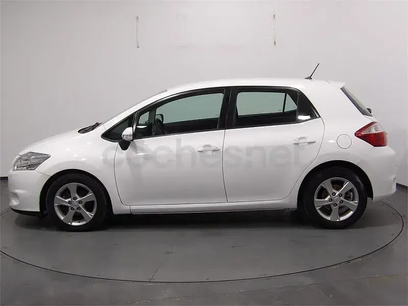 Usado Toyota Auris Luna 90 CV (66 kW) 2010 Negro Utilitario