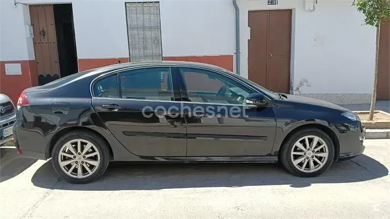 Usado Renault Laguna III Dynamique 130 CV (95 kW) 2013 Negro Berlina