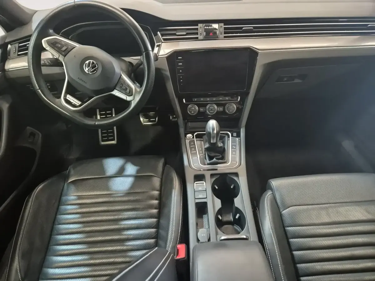 Usado VW Passat Alltrack 190 CV (139 kW) 2020 Negro Familiar