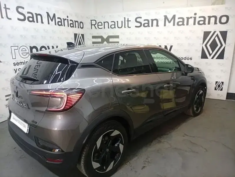 Usado Renault Captur Techno 145 CV (106 kW) 2024 Gris / plata SUV
