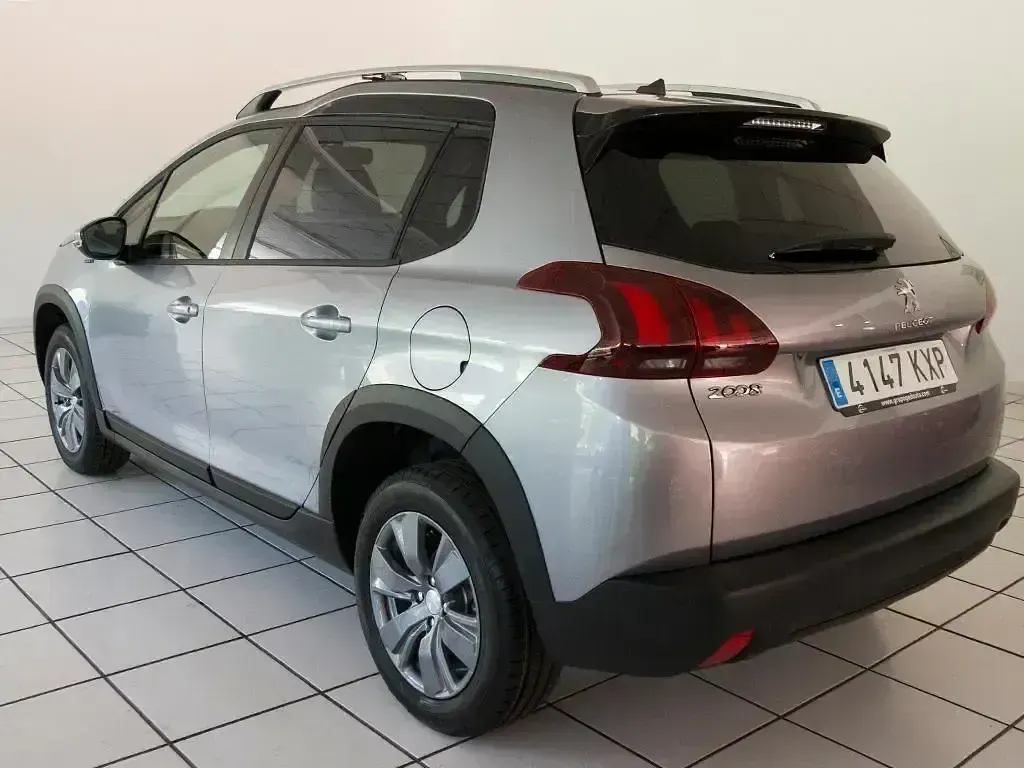 Usado Peugeot 2008 100 CV (73 kW) 2019 Gris SUV