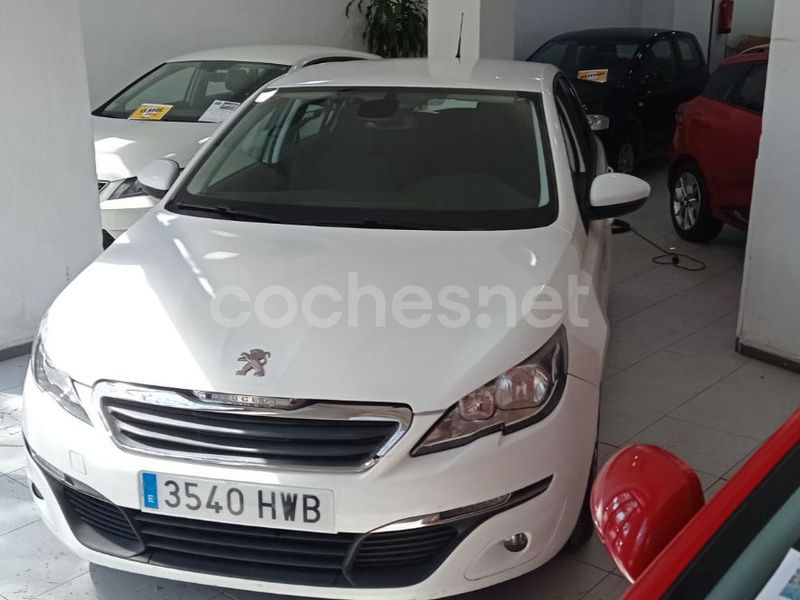 Usado Peugeot 308 Access 110 CV (80 kW) 2014 Blanco Berlina