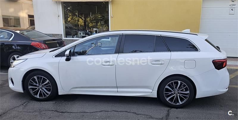 Blanco Usado 2016 Toyota Avensis Advance Familiar | 10.900 € (Precio justo) - Imagen 1/4