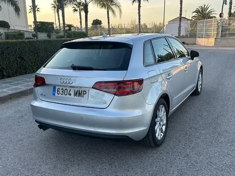 Usado Audi A3 Ambition 150 CV (110 kW) 2013 Gris / plata Berlina