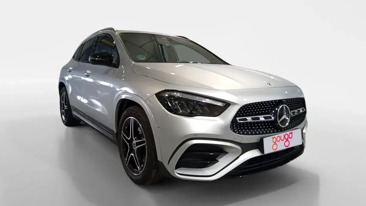 Usado Mercedes GLA200 150 CV (110 kW) 2025 Gris SUV