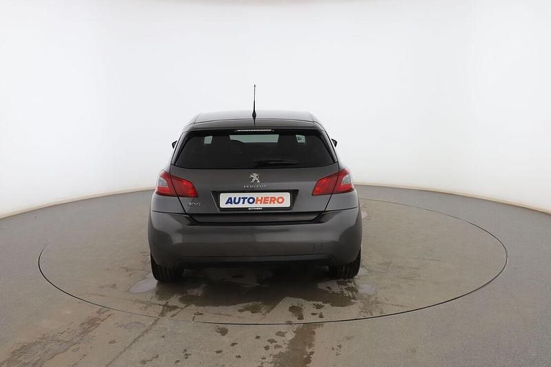 Usado Peugeot 308 Allure 102 CV (75 kW) 2019 Gris Berlina