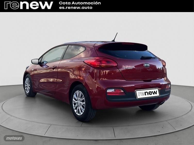 Usado Kia ProCeed 110 CV (80 kW) 2016 Rojo Coupe