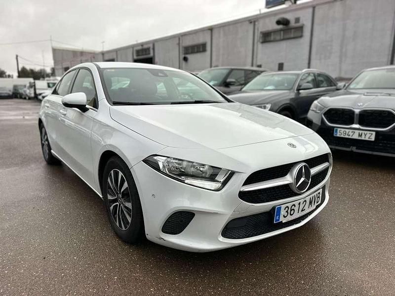 Usado Mercedes A180 116 CV (85 kW) 2021 Blanco Berlina