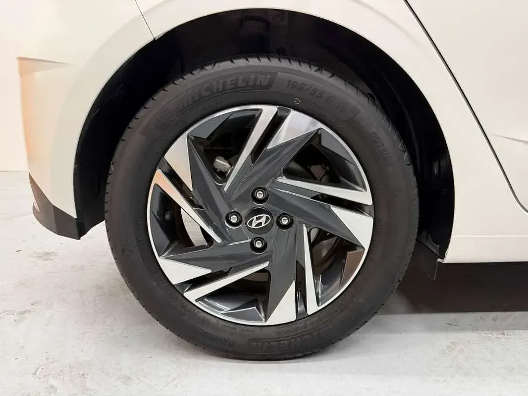 Usado Hyundai i20 101 CV (74 kW) 2021 Blanco Utilitario