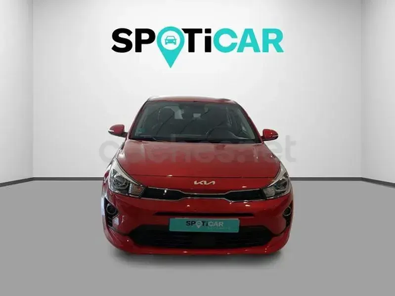 Usado Kia Rio 100 CV (73 kW) 2022 Rojo Berlina