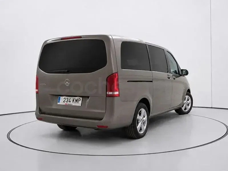 Usado Mercedes V220 163 CV (119 kW) 2018 Gris / plata Monovolumen
