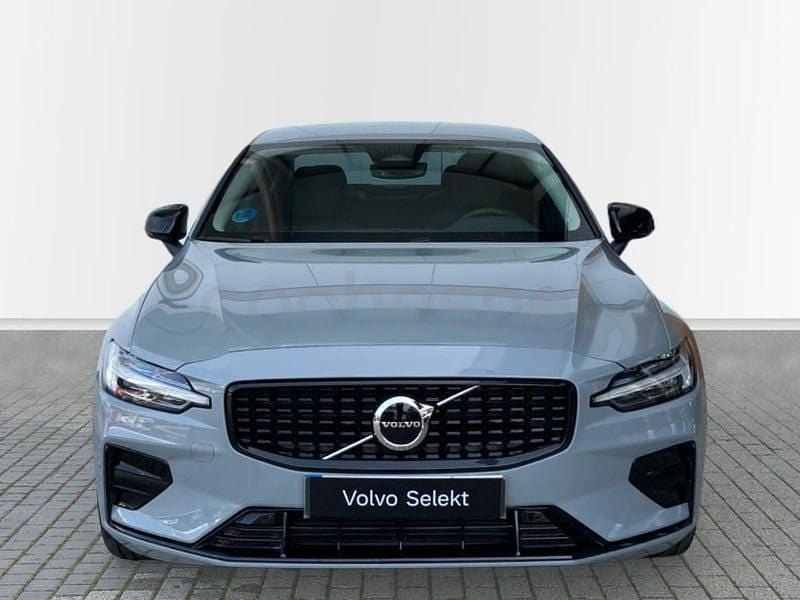 Begagnad Volvo S60 Plus 197 HK (144 kW) 2024 Grå Sedan