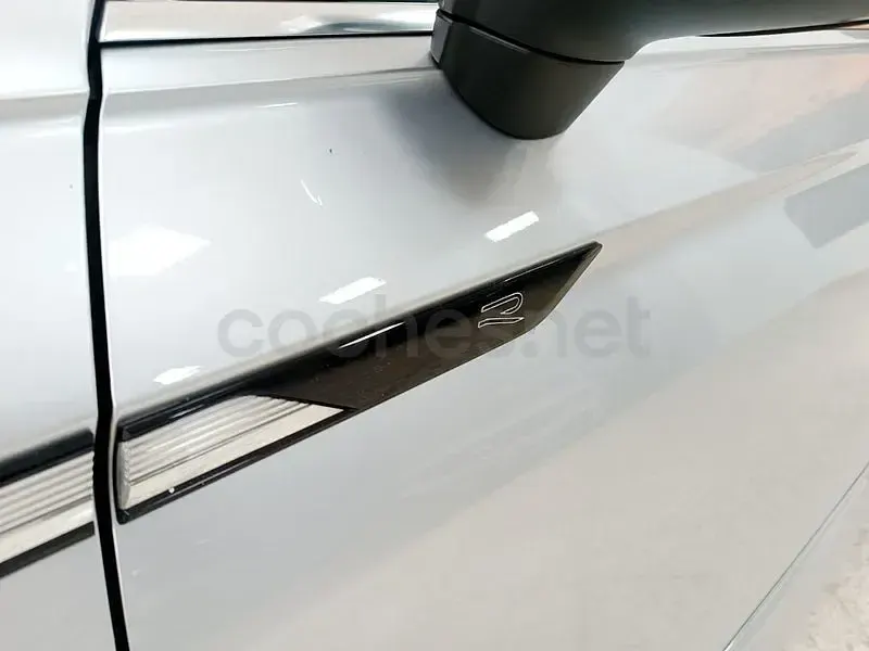 Usado VW Tiguan R-line 150 CV (110 kW) 2021 Gris / plata SUV