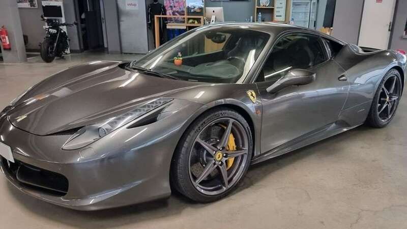 Gris Usado 2011 Ferrari 458 Coupe | 226.900 € (Caro) - Imagen 1/4