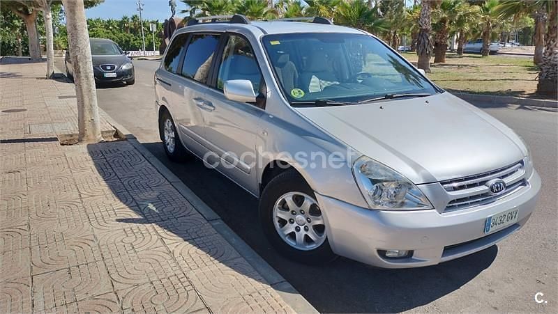Gris / plata Usado 2010 Kia Carnival Active Monovolumen | 7800 € (Precio justo) - Imagen 1/4