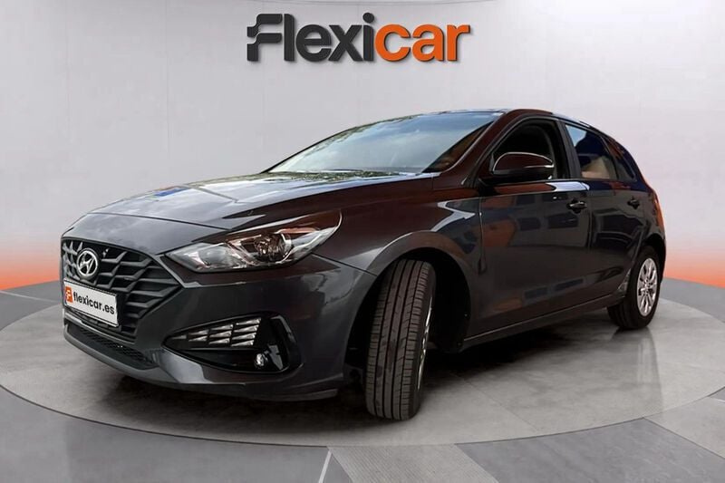 Usado Hyundai i30 111 CV (81 kW) 2022 Gris Berlina