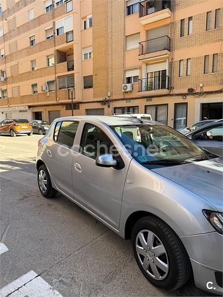 Usado Dacia Sandero Lauréate 75 CV (55 kW) 2013 Gris / plata Berlina