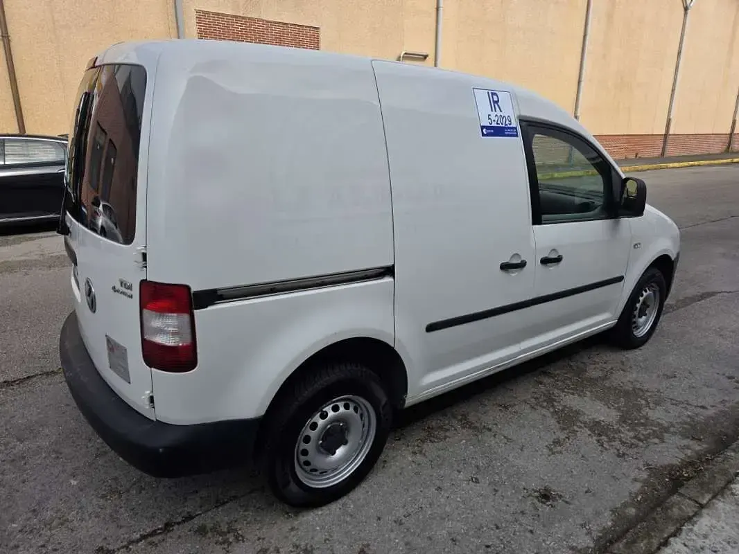Usado VW Caddy 105 CV (77 kW) 2010 Blanco Monovolumen