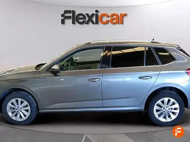 Usado Skoda Kamiq Selection 95 CV (69 kW) 2024 Gris SUV