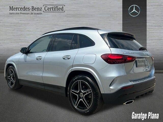 Usado Mercedes GLA200 AMG line 150 CV (110 kW) 2025 Plata hightech SUV