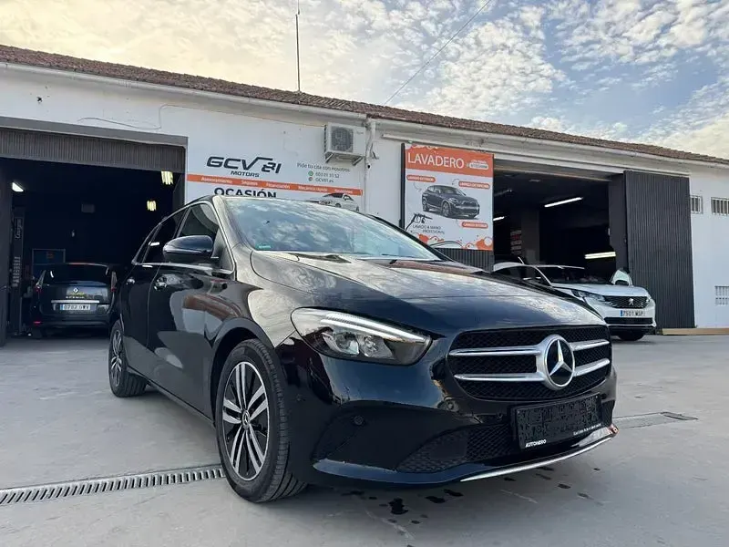 Usado Mercedes B200 163 CV (119 kW) 2022 Negro Utilitario