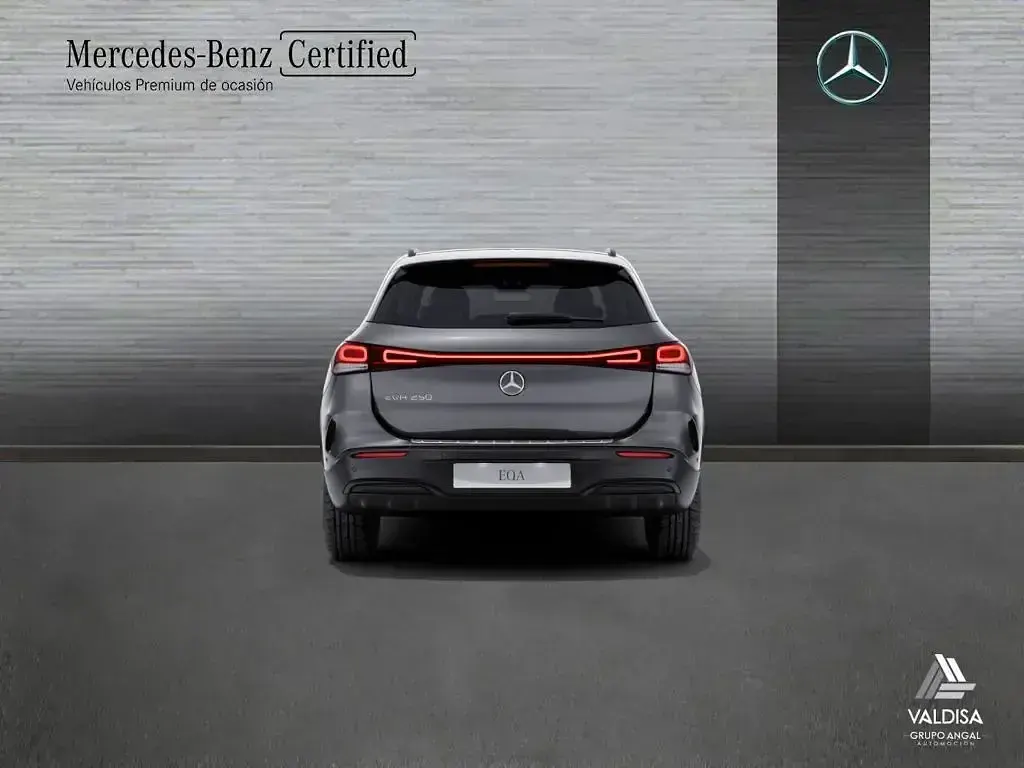 Usado Mercedes EQA250 AMG line 139 kW (190 CV) 2022 Gris montaña SUV
