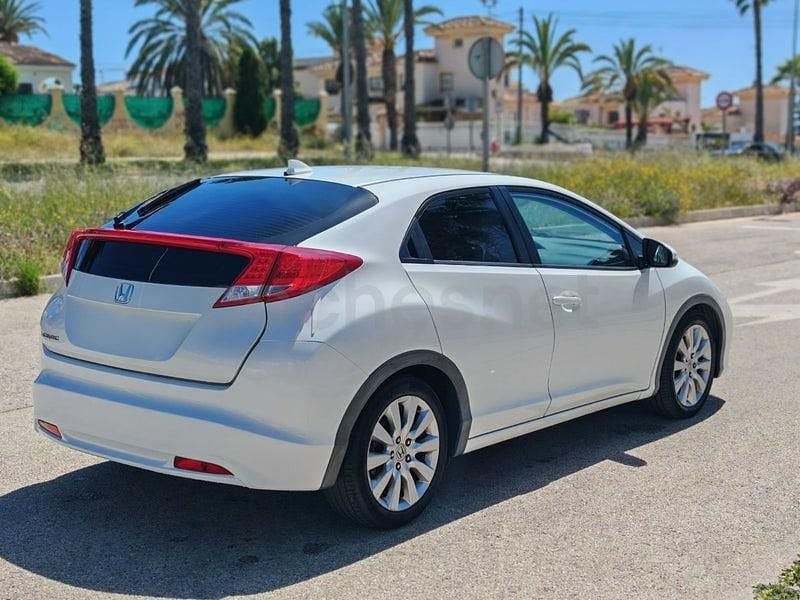 Usado Honda Civic Comfort 150 CV (110 kW) 2012 Blanco Berlina