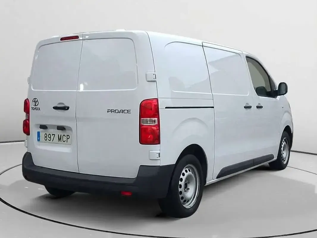 Usado Toyota Proace 103 CV (75 kW) 2022 Blanco Monovolumen