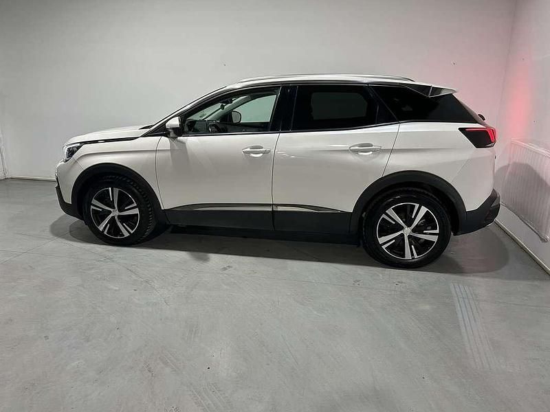 Usado Peugeot 3008 Allure 120 CV (88 kW) 2019 Blanco Monovolumen
