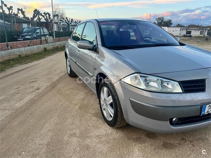 Usado Renault Mégane II Privilege 120 CV (88 kW) 2003 Gris / plata Berlina