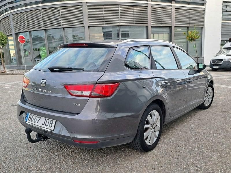 Usado Seat Leon Reference 105 CV (77 kW) 2015 Gris / plata Familiar