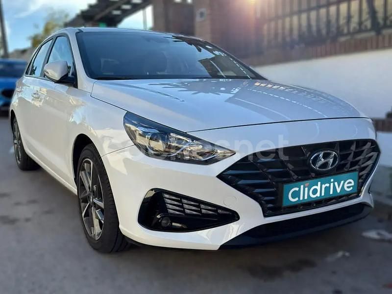 Usado Hyundai i30 110 HP (80 kW) 2024 Branco Sedan