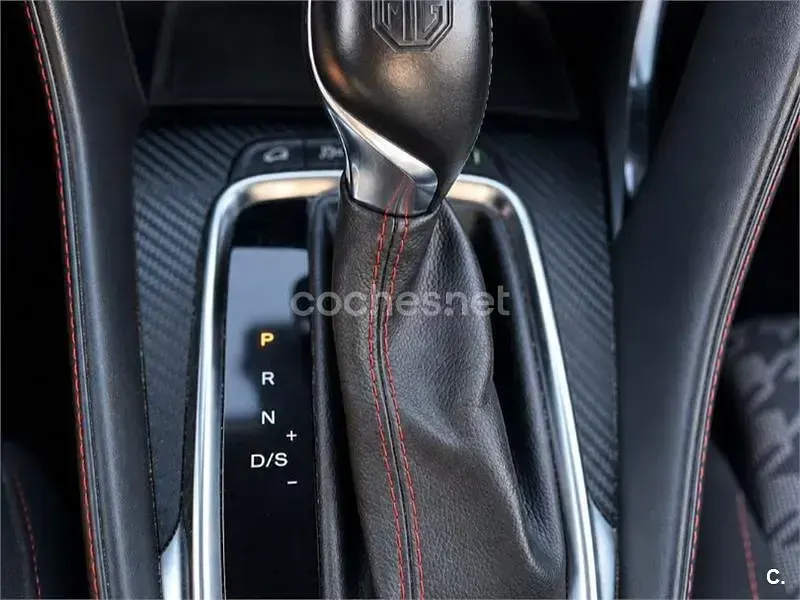 Usado MG ZS Comfort 111 CV (81 kW) 2022 Negro SUV