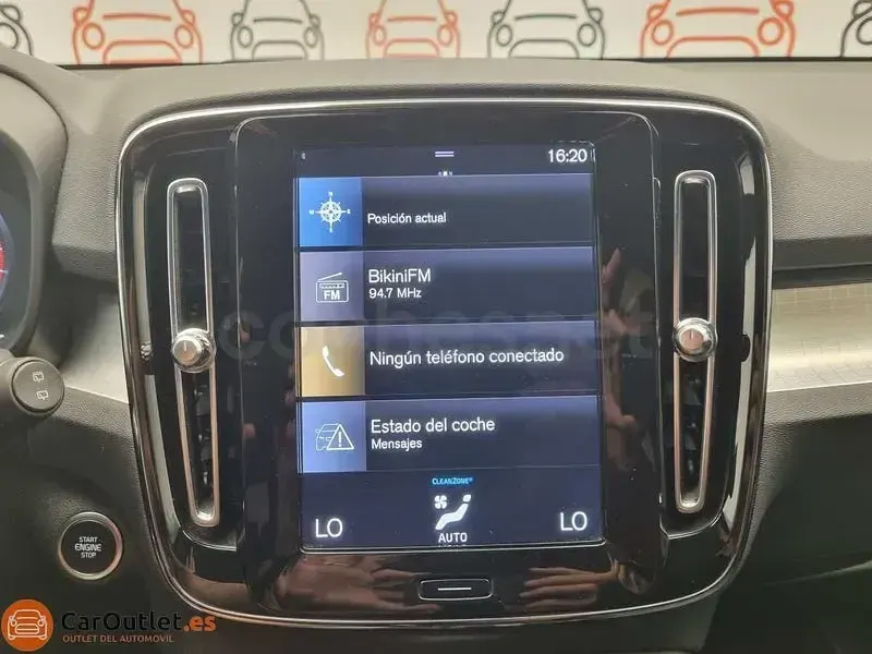 Usado Volvo XC40 Core 129 CV (94 kW) 2023 Gris / plata SUV