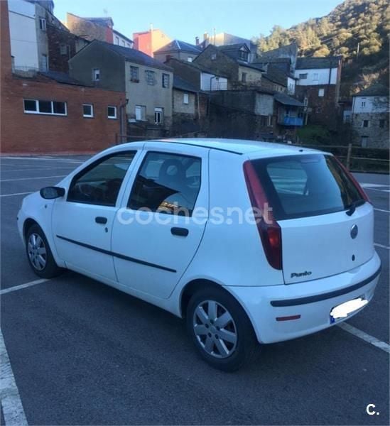 Usado Fiat Punto Dynamic 70 CV (51 kW) 2005 Blanco Utilitario
