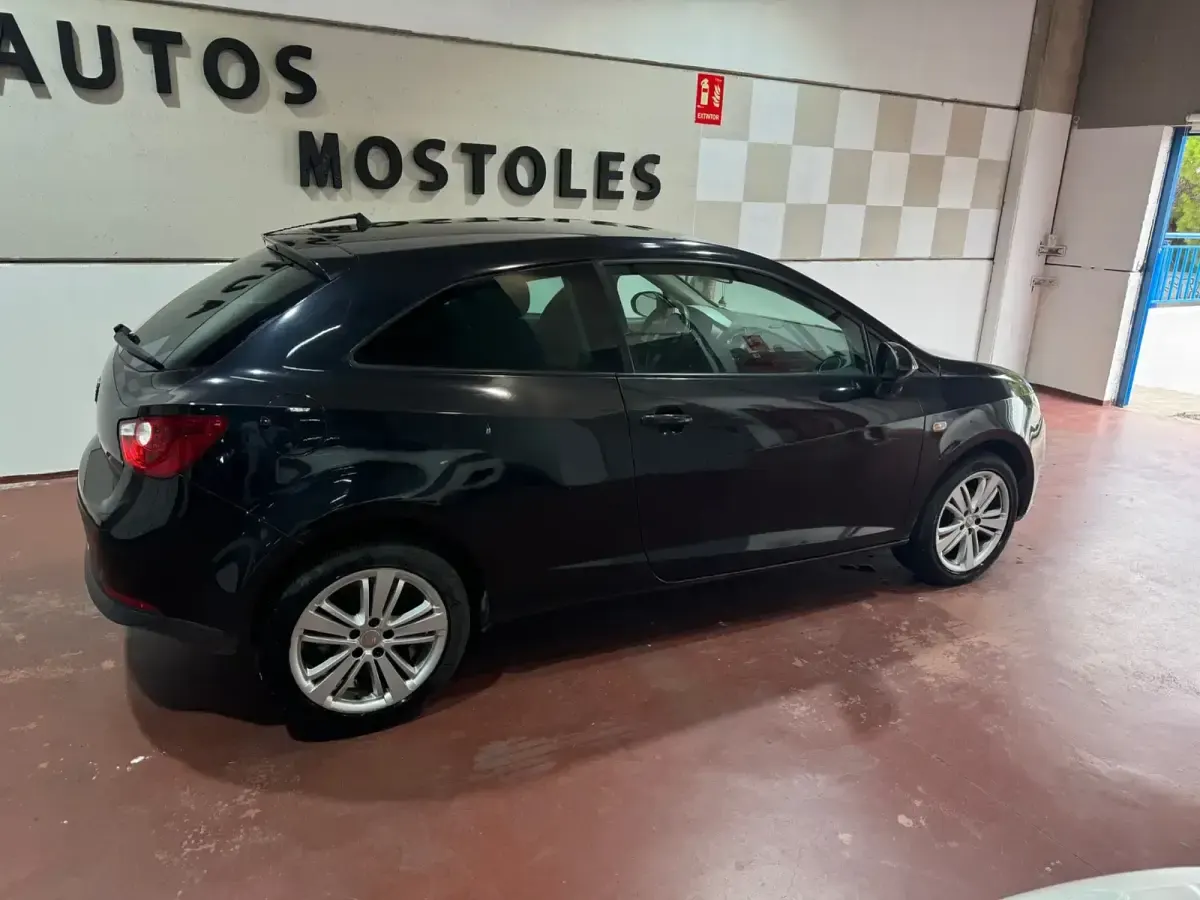 Usado Seat Ibiza SC Style 90 CV (66 kW) 2011 Negro Utilitario
