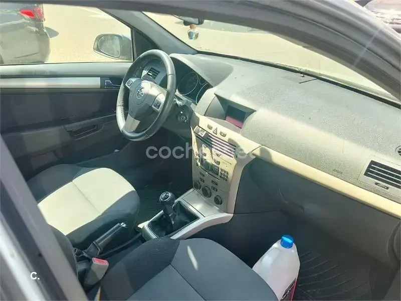 Usado Opel Astra Enjoy 115 CV (84 kW) 2008 Gris / plata Berlina