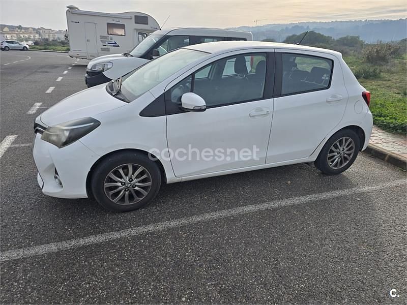 Usado Toyota Yaris Active 99 CV (72 kW) 2016 Blanco Berlina