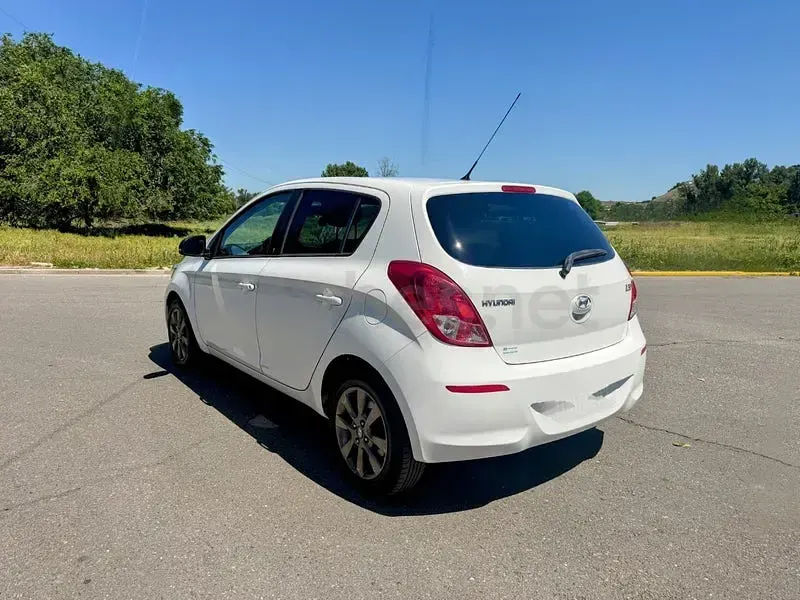 Usado Hyundai i20 GO! 85 CV (62 kW) 2014 Blanco Utilitario