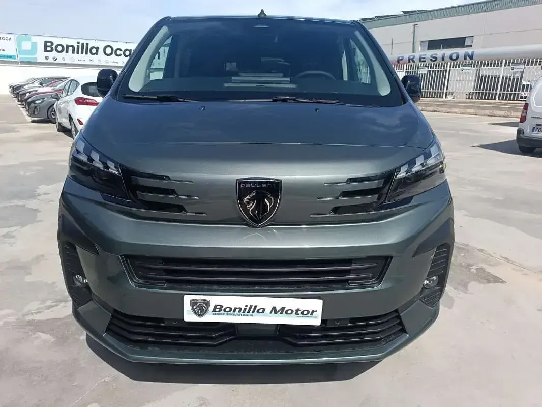 Nuevo Peugeot Traveller Business-Line 179 CV (131 kW) 2026 Verde Monovolumen