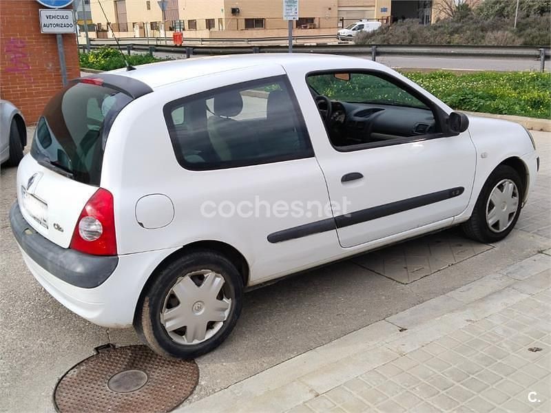 Usado Renault Clio II Expression 60 CV (44 kW) 2003 Blanco Berlina