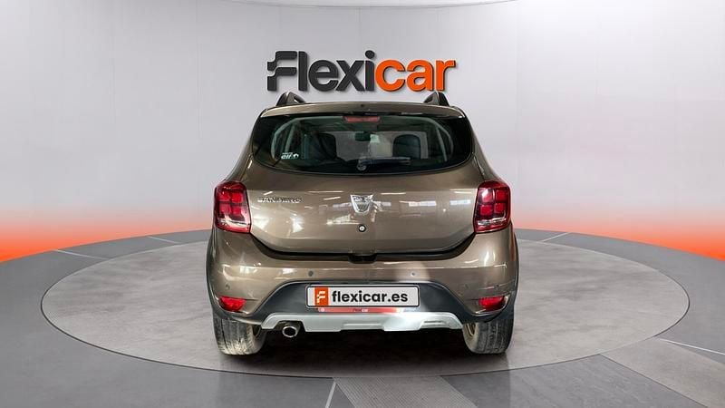 Usado Dacia Sandero Stepway 90 CV (66 kW) 2017 Marrón Berlina