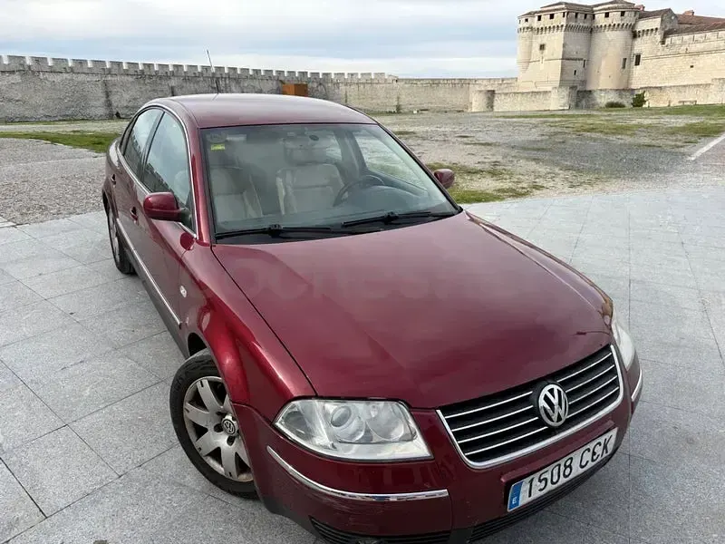 Używany VW Passat Highline 150 KM (110 kW) 2002 Czerwony Sedan/Limuzyna