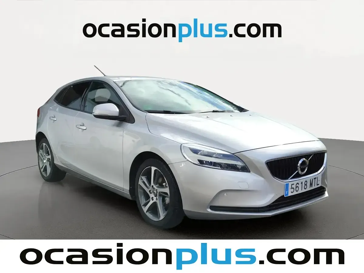 Usado Volvo V40 Momentum 120 CV (88 kW) 2018 Gris Berlina