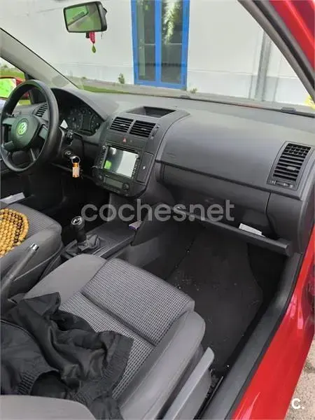 Usado VW Polo Advance 70 CV (51 kW) 2006 Rojo Utilitario