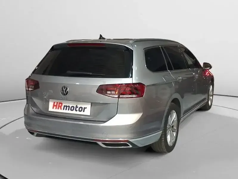 Usado VW Passat GTE 218 CV (160 kW) 2022 Gris / plata Familiar