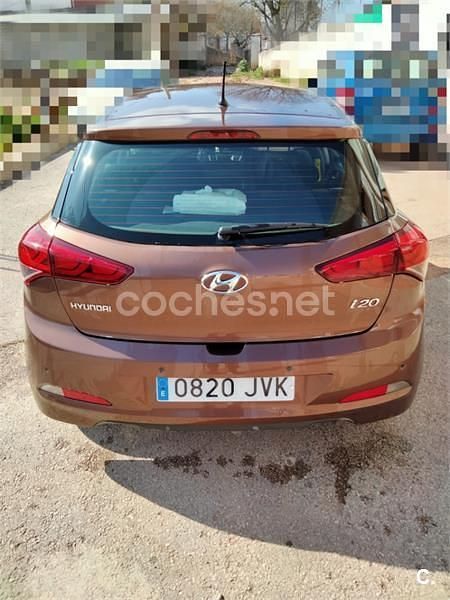 Usado Hyundai i20 84 CV (61 kW) 2016 Marrón Berlina
